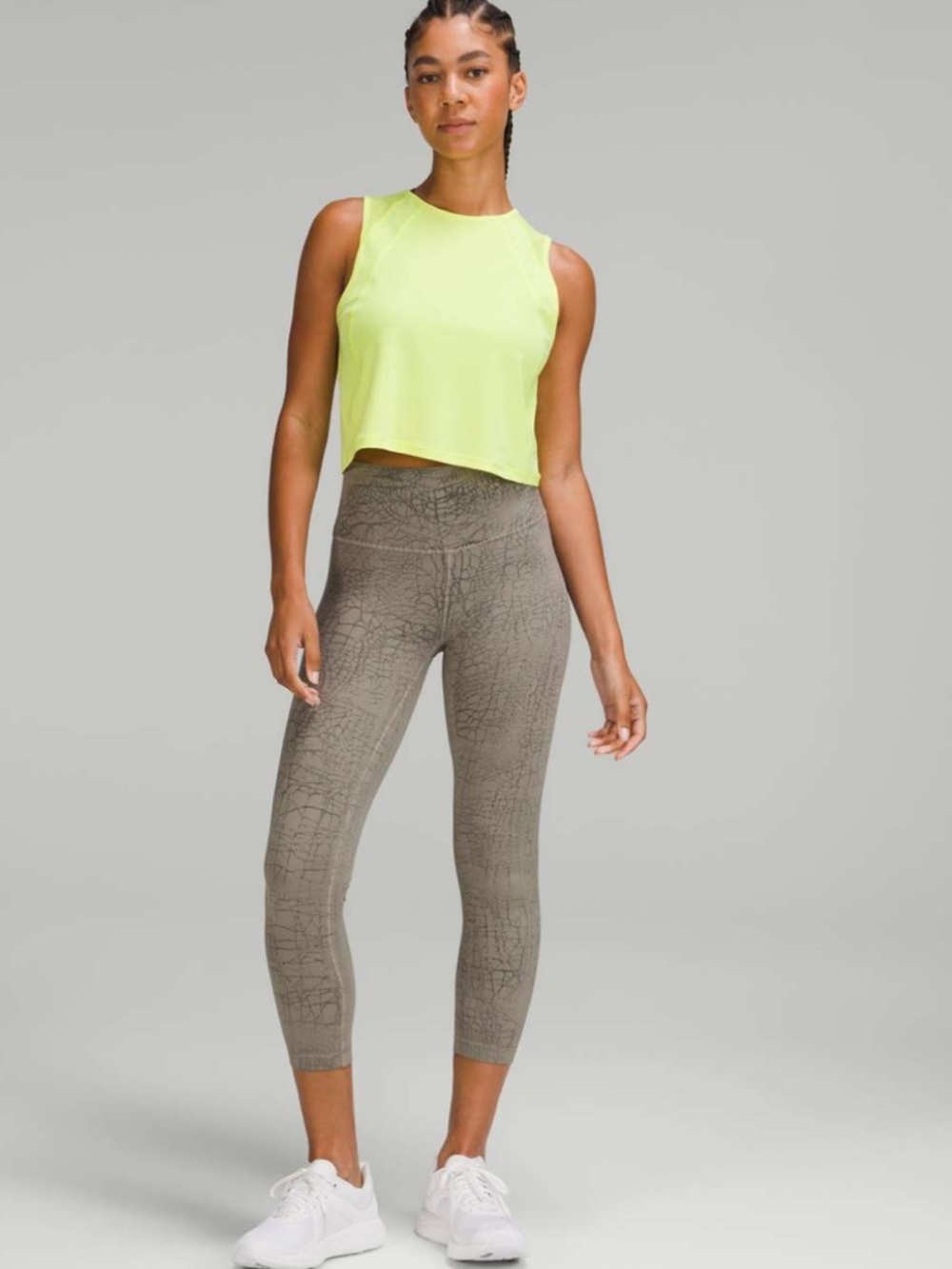 Lululemon Wunder Train High Rise Crop 23"
Pant Tight 8 Thread Dye Rover Black